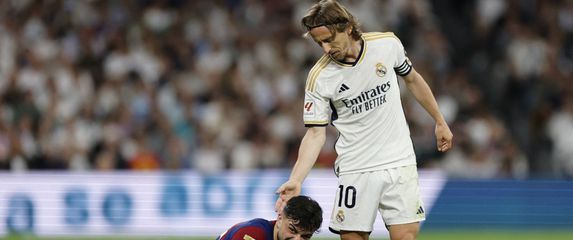 Luka Modrić protiv Barcelone