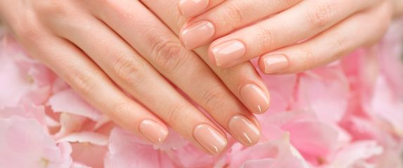 Prirodni izgled noktiju velik je proljetni trend