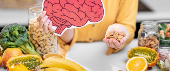 Mozak i razne prehrambene namirnice