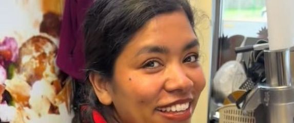 Nepalka zapjevala hit Thompsona