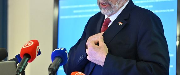 Radovan Fuchs, ministar obrazovanja