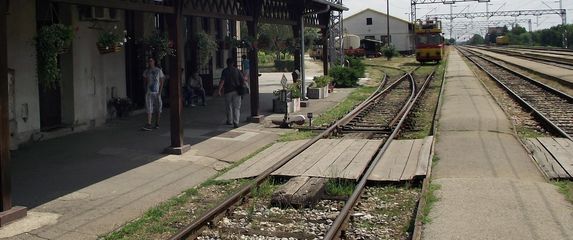 Željeznički kolodvor Nova Gradiška