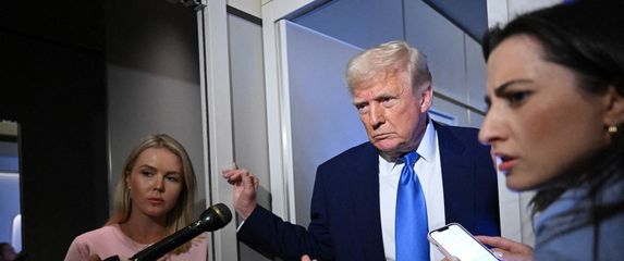 Donald Trump u Air Force One zrakoplovu