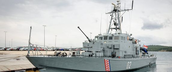 Prodaje se vojni brod Šolta - 2