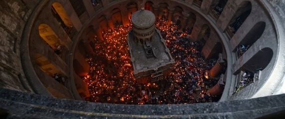 Tisuće vjernika na Isusovom grobu u Jeruzalemu - 2