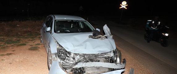 Vlak naletio na automobil u Puli