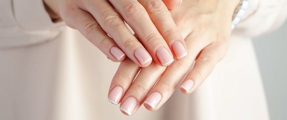 Soft french manikura