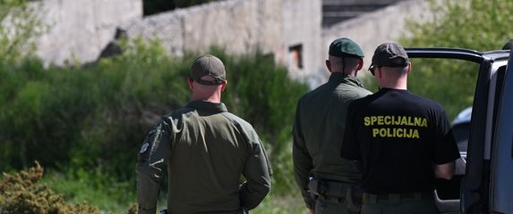 Policija na mjestu gdje je pronađeno tijelo