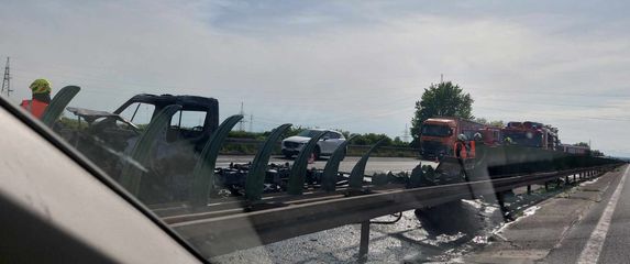 Požar vozila na autocesti