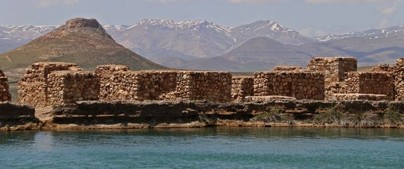 Takht-e Sulejman - 1