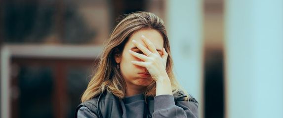 Djevojka pod stresom