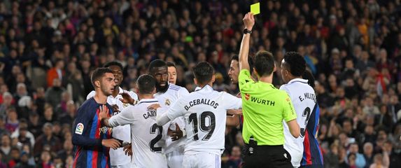 Sudac Ricardo de Burgos Bengoetxea na utakmici Reala i Barcelone