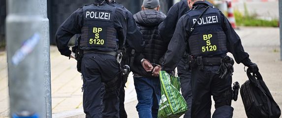 Njemačka policija privodi, ilustracija