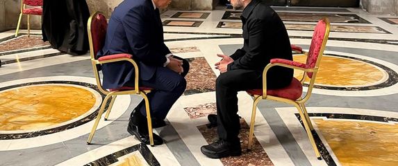 Trump i Zelenski razgovarali u Vatikanu - 3