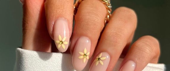 Cvjetna milk bath manikura