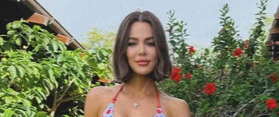 Khloe Kardashian - 2