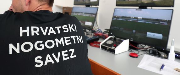 VAR sudac Ivan Bebek