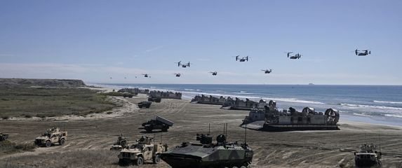 Američki marinci vježbaju amfibijsko iskrcavanje