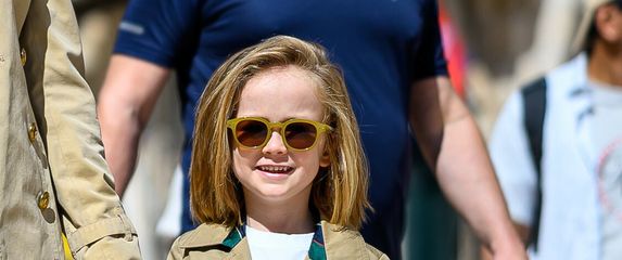 Maja Šuput sa sinom Bloomom u šetnji Stradunom - 6