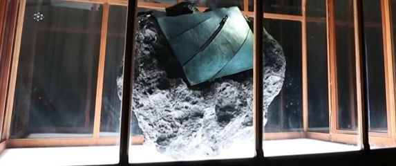 Torbica od kože T. rexa