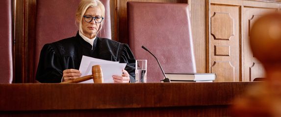 Kako se piše: sudkinja ili sutkinja