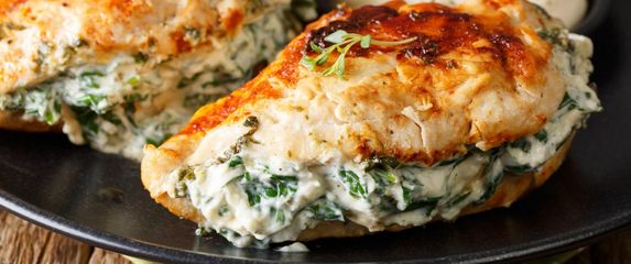 Pileća prsa punjena špinatom i krem sirom