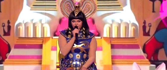 Laura Sučec kao Katy Perry