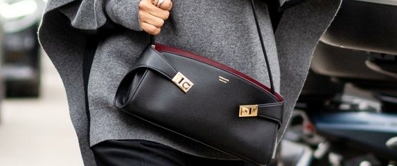 Ferragamo Hug jedna je od trenutno najpopularnijih dizajnerskih torbi