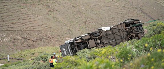 Prevrnuo se bus u Španjolskoj
