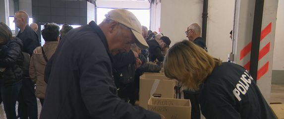 Policija prodaje nađene stvari - 4