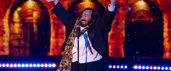 Dora Trogrlić kao Luciano Pavarotti, ep. 6 - 5