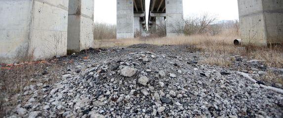 Nadvožnjak u Karlovcu, ilustracija