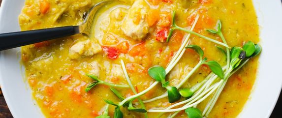 Pileće varivo s crvenom lećom