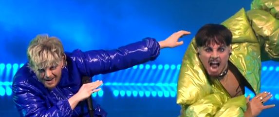 Sven Pocrnić i Laura Sučec kao Käärijä i Baby Lasagna