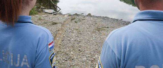 Policajci kod Kupe, ilustracija