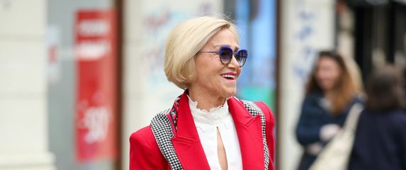 Ulična moda Zagreb vatreno crveni odjevni komadi 2026- - 1