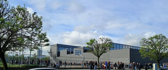 Evakuirana gimnazija u Zagrebu