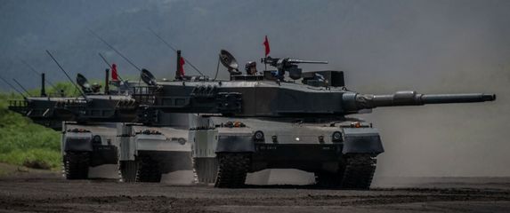 Japanski tenkovi na vojnoj vježbi