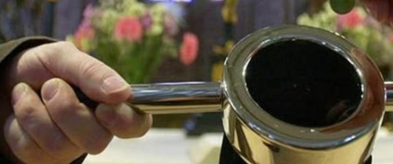 Prikupljanje milodara u crkvi