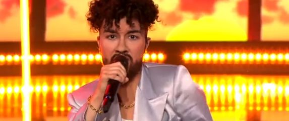 Dora Trogrlić kao Bad Bunny