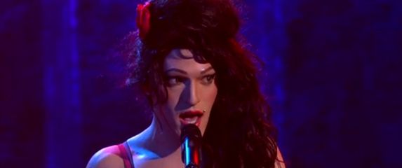 Lovro Juraga kao Amy Winehouse
