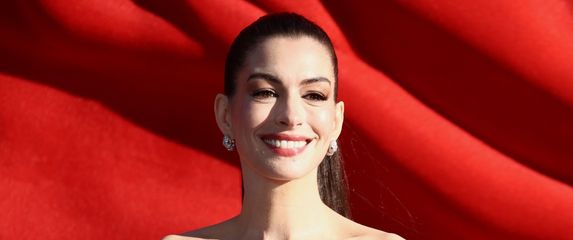 Anne Hathaway na londonskoj premijeri filma Vrag nosi Pradu 2