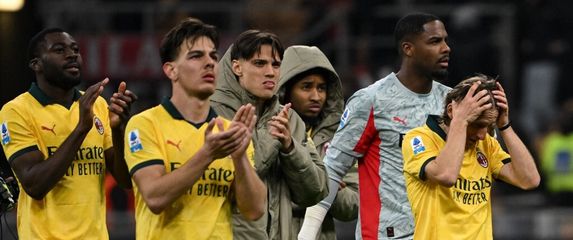 Ardon Jashari (drugi s lijeva)