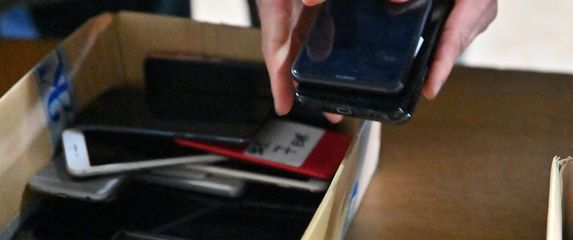 Mobiteli, ilustracija