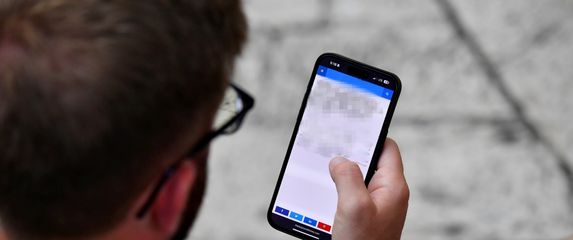Komuniciranje mobitelom, ilustracija