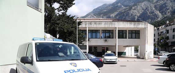 Evakuirano više škola zbog dojave o bombi