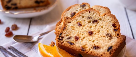 Biskvit s grožđicama