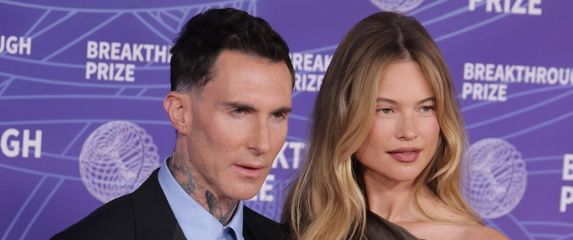 Adam Levine, Behati Prinsloo