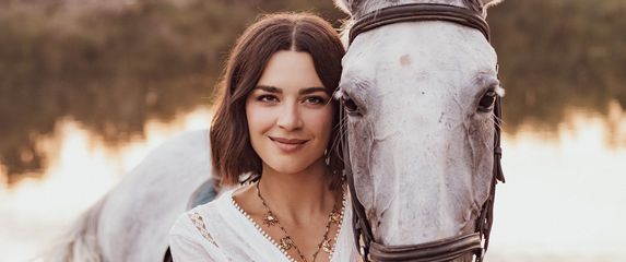 Mia Dimšić - 9