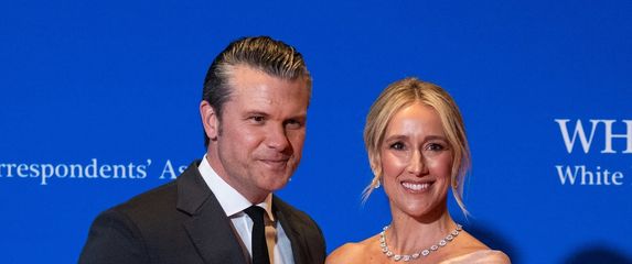 Jennifer Rauchet sa suprugom